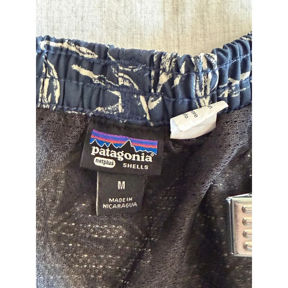 Patagonia Baggies Shorts Mens Medium Navy Blue Floral Print 5in Inseam